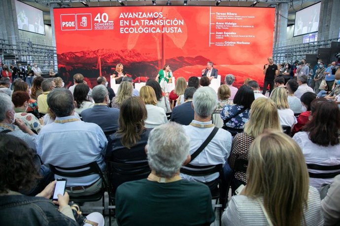 El secretario general del PSOE-A, Juan Espadas, interviene en el 40 Congreso Federal del PSOE.