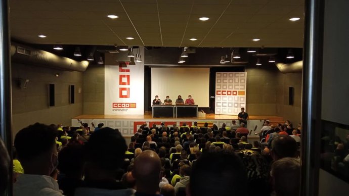 Asamblea de trabajadores del servicio de recogida de residuos, en la sede de CCOO Baleares.