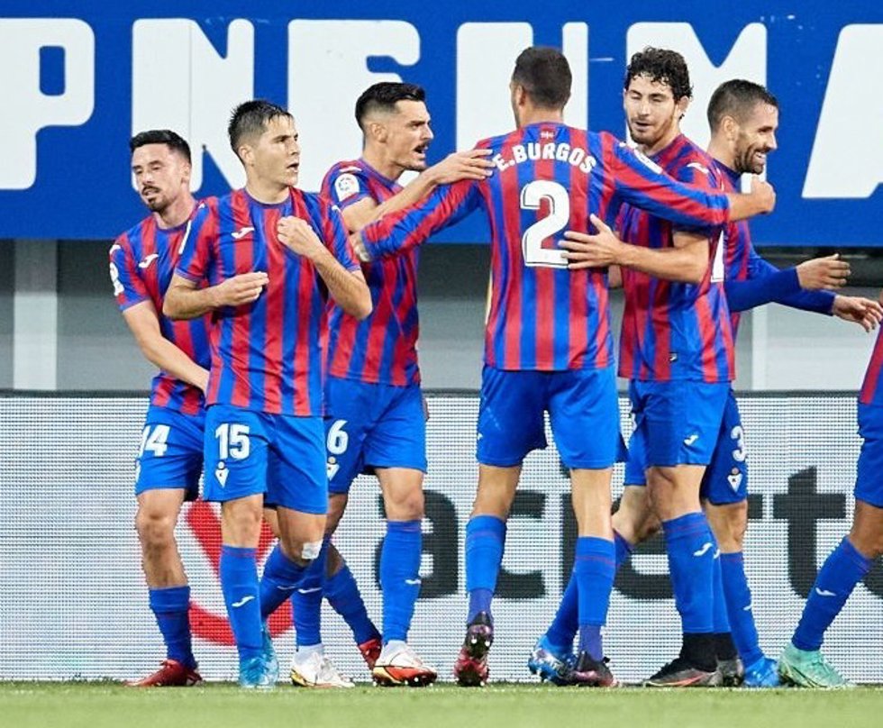 El Eibar vence al Almería en casa y se mete de lleno en la pelea por el asenso