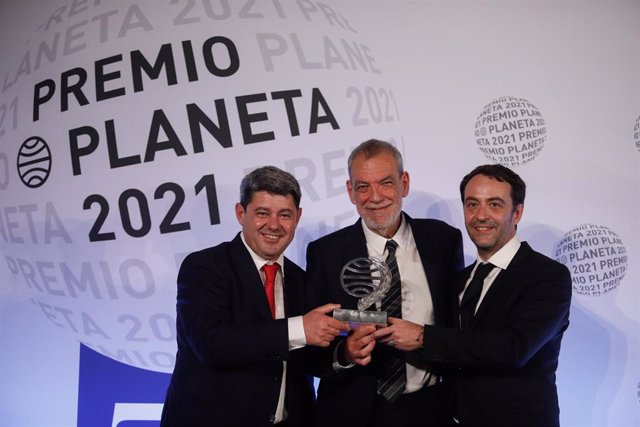 Los tres ganadores del Premio Planeta