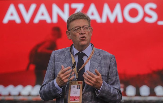 El presidente de la Comunidad Valenciana, Ximo Puig, en una visita a las instalaciones del 40 Congreso Federal del PSOE, a 15 de octubre de 2021, en Valencia