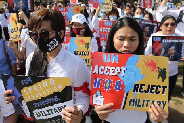 Archivo - 11 September 2021, United Kingdom, London: Protesters stage a demonstration against the military coup in Myanmar in central London. Photo: Tayfun Salci/ZUMA Press Wire/dpa