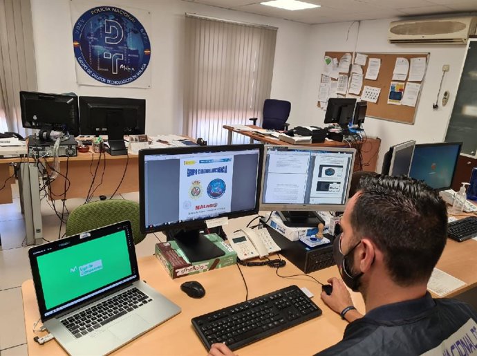 Agente del Grupo de Ciberdelincuencia de la Policía Nacional de Málaga
