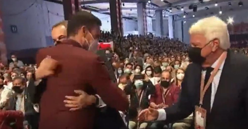 El presidente del Gobierno, Pedro Sánchez y los expresidentes José Luis Rodríguez Zapatero y Felipe González, en el 40 Congreso Federal del PSOE, en Valencia (España) a 16 de octubre de 2021.