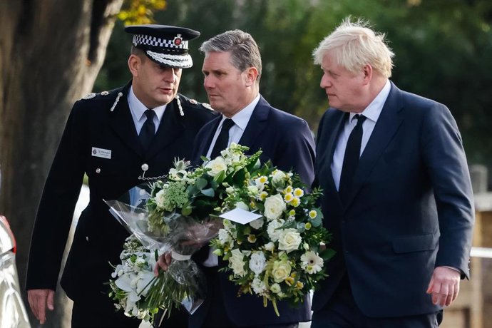 16 October 2021, United Kingdom, Leigh-On-Sea: (L-R) Chief Constable Ben-Julian Harrington, Labour Party leader Sir Keir Starmer and UK Prime Minister Boris Johnson arrive at the scene near the Belfairs Methodist Church in Eastwood Road North, where Con