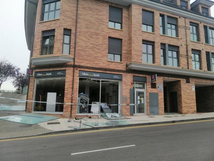 Sucursal de Liberbank en San Claudio, tras un robo