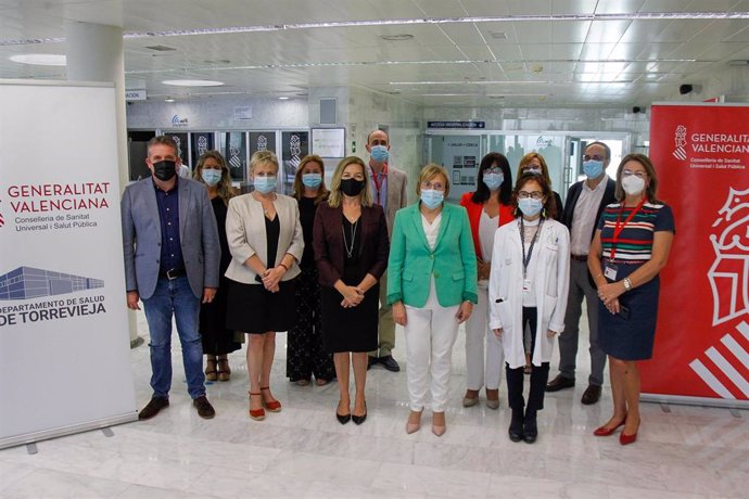 La consellera de Sanidad, Ana Barceló, visita este sábado en el Hospital Universitario de Torrevieja con motivo de la transición del departamento a la gestión pública