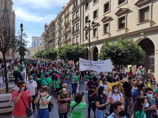 Concentración por la educación pública en Sevilla