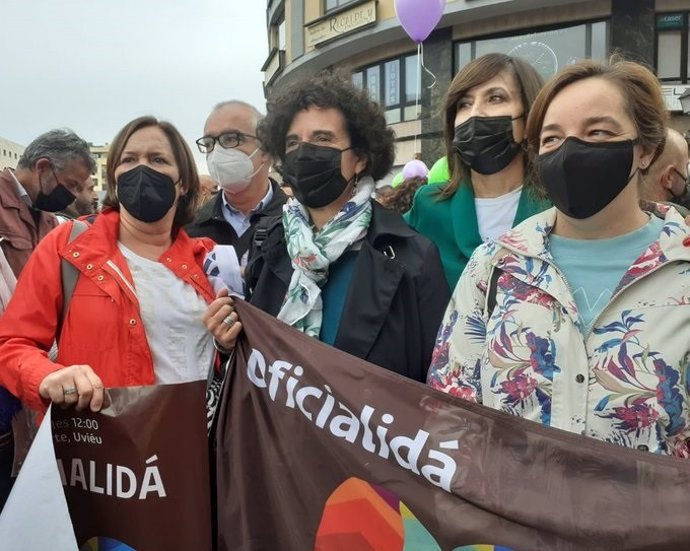 Berta Piñán, en la manifestación por la oficialidad del asturiano y el gallego-asturiano