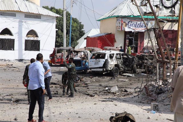 Archivo - Imagen de archivo de un atentado con coche bomba en Mogadiscio, Somalia