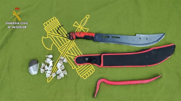 Efectos intervenidos en casa del presunto vendedor de drogas en Melilla