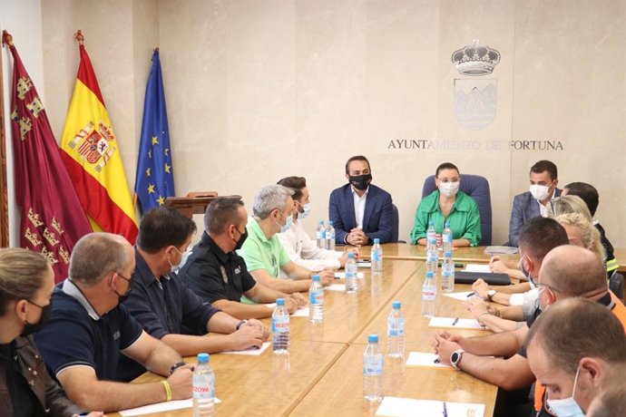 Reunión técnica con el consejero de Transparencia, Antonio Sánchez; la alcaldesa de Fortuna, Catalina Herrero; el DG de Seguridad Ciudadana y Emergencias, Antonio Luis Mula; y el director general de Vivienda, José Francisco Lajara