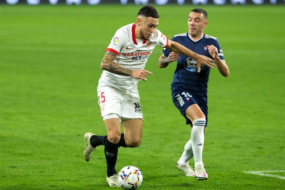 Archivo - Lucas Ocampos y Iago Aspas en un Sevilla-Celta de la temporada pasada