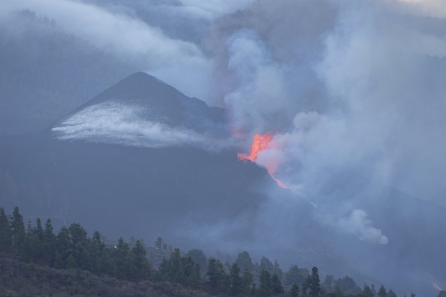 Civitatis se solidariza con La Palma con un tour benéfico al volcán de Cumbre Vieja