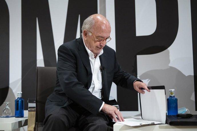 Archivo - El ex vicepresidente de la Comisión Europea Joaquín Almunia a su llegada a la conferencia Europa. Presente y futuro en el curso Tendencias geopolíticas, ¿Hacia dónde va Europa?, en los Cursos de Verano de la Universidad Complutense de Madr