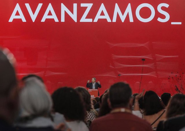 El expresidente del Gobierno, José Luis Rodríguez Zapatero, interviene en el acto de apertura oficial, en la segunda jornada del 40 Congreso Federal del PSOE, en la Feria de Valencia, a 16 de octubre de 2021, en Valencia