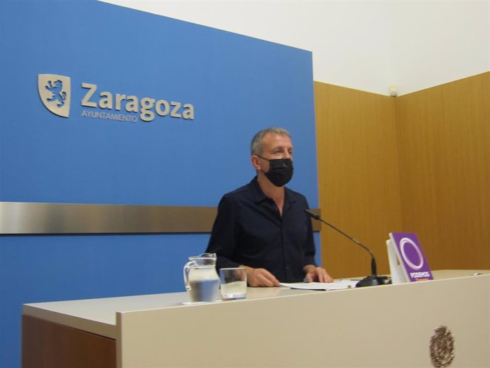 Archivo - El portavoz del grupo municipal de Podemos en el Ayuntamiento de Zaragoza, Fernando Rivarés