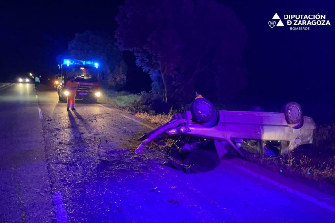 Herido un conductor tras salirse de la vía y chocar con un árbol en la A-127, a la altura de Biota (Zaragoza).