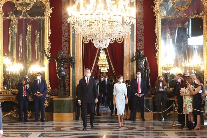 Los Reyes celebran, en el Palacio Real, la recepción conmemorativa del Día de la Fiesta Nacional