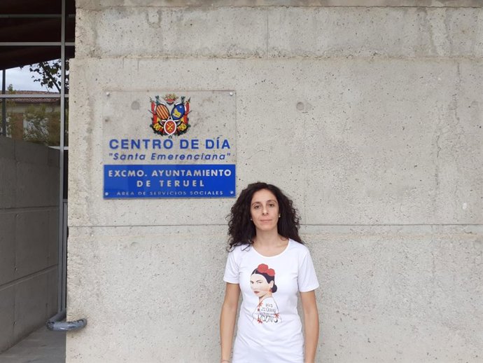 La concejala de Servicios Sociales del Ayuntamiento de Teruel, Nuria Tregón,  en el Centro de día de Santa Emerenciana.