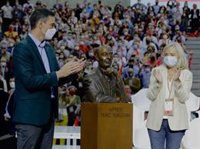 Emotivo homenaje a Rubalcaba en el 40 Congreso del PSOE: "En los malos y en los buenos momentos, supo dónde debía estar"