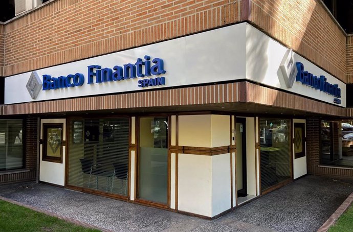 Archivo - Entrada a una oficina de Banco Finantia Spain (BFS), en Madrid (España) a 14 de octubre de 2020. 