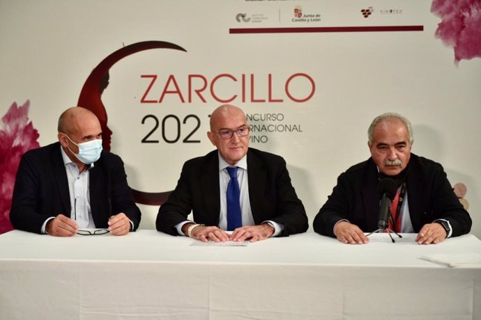 Carnero anuncia los premios Zarzillo.