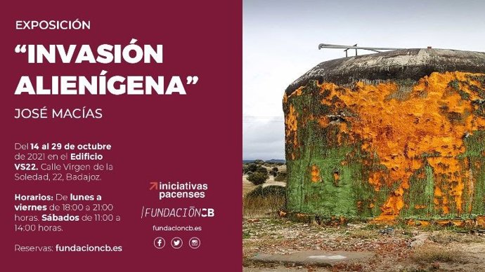 Cartel de la exposición fotográfica "Invasión alienígena" en Badajoz