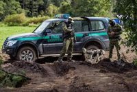 Miles de personas protestan en Varsovia para pedir la acogida de los migrantes que esperan en Bielorrusia