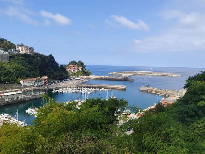 Archivo - Tiempo caluroso y soleado en Mutriku (Vizcaya)