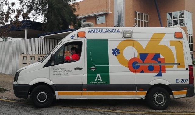 Archivo - Ambulancia de la Empresa Pública de Emergencias Sanitarias (archivo).