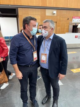 El secretario provincial coruñés del PSdeG-PSOE, Valentín González Formoso, junto al secretario de Organización del PSOE, Santos Cerdán, en el Congreso Federal de Valencia.