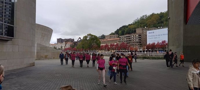 Participantes en los recorridos de apoyo a la lucha contra el cáncer de mama