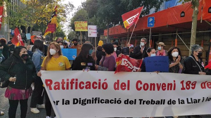 Associacions de dones migrants es concentren a Barcelona