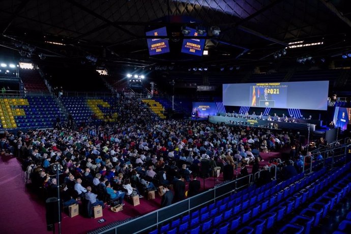 Imagen de la Asamblea de Socios Compromisarios del FC Barcelona en el Palau Blaugrana