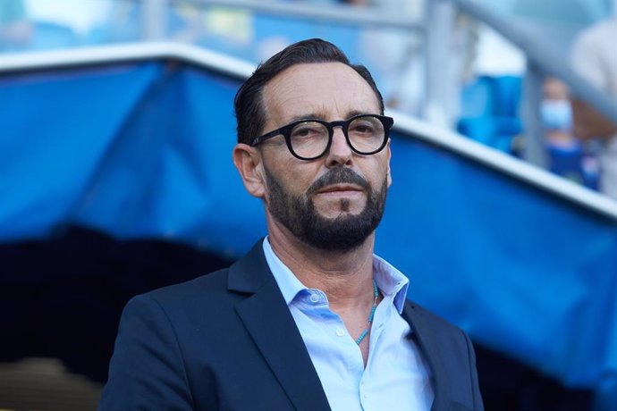 Jose Bordalas, head coach of Valencia, looks on during the spanish league, La Liga Santander, football match played between Cadiz CF and Valencia FC at Nuevo Mirandilla stadium on October 2, 2021, in Cadiz, Spain.