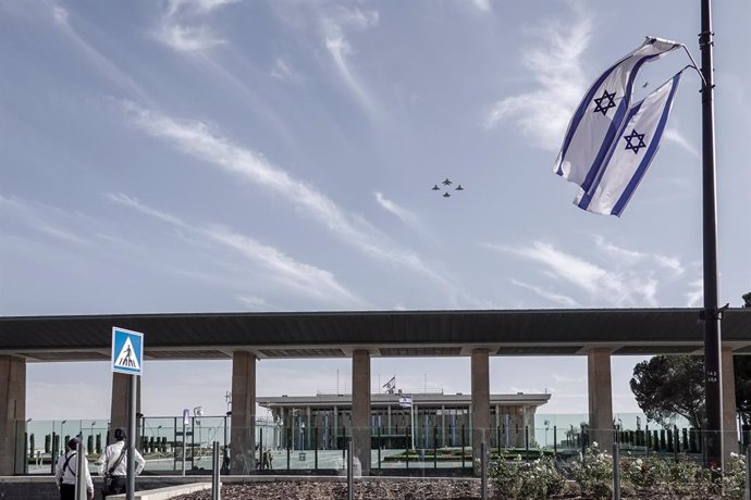 17 October 2021, Israel, Jerusalem: Two Eurofighter Typhoon jets, an F-35 and an F-15 perform a flyby over the Knesset building ahead of the international Blue Flag 2021 exercise, considered the largest and most advanced aerial exercise in Israel, which
