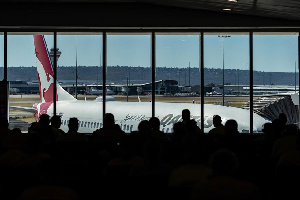 Archivo - Avión de la aerolínea australiana Qantas en el Aeropuerto de Perth