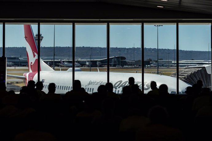 Archivo - A general view at Perth domestic airport in Perth on Tuesday, December 8, 2020. NSW and Victoria residents finally have the chance to holiday or visit loved ones in Western Australia after the state brought down its border restrictions. (AAP I
