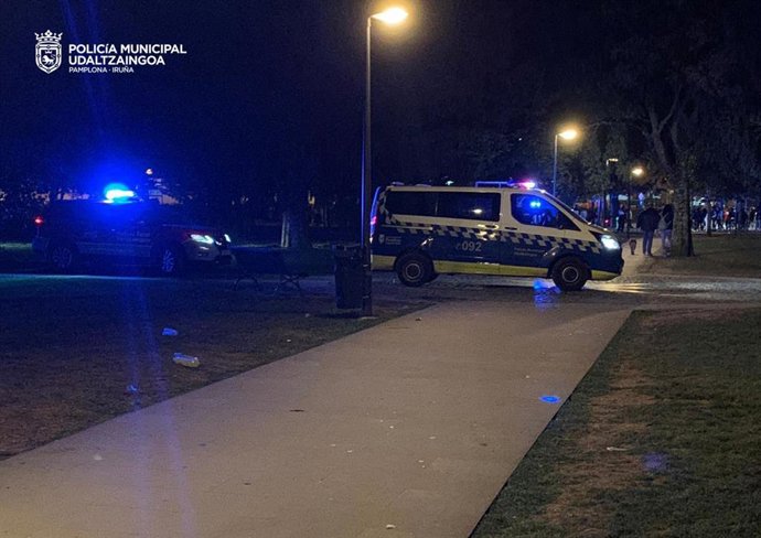 Vehículos de Policía Municipal y Policía Foral.