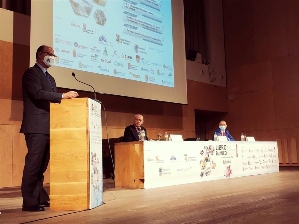 El Presidente De Las Cortes, Luis Fuentes, Interviene En El Encuentro Del Libro Blanco De La Gaceta De Salamanca.