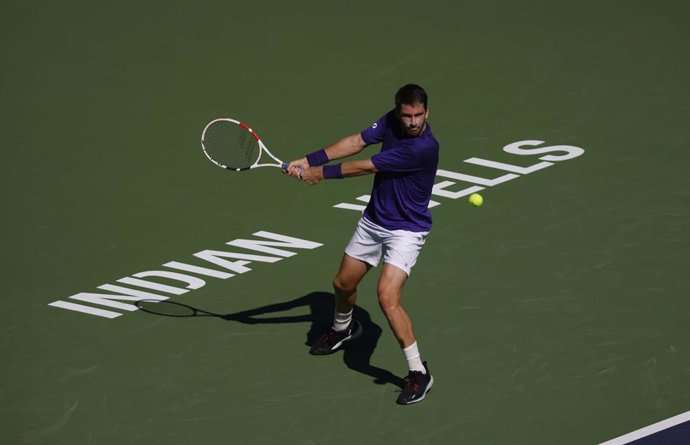 Cameron Norrie golpea una bola durante el Masters 1.000 de Indian Wells
