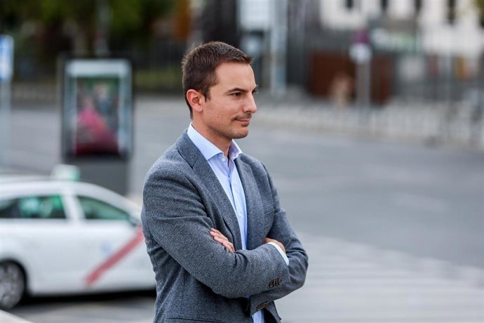 Archivo - El portavoz adjunto del PSOE en la Asamblea de Madrid y exalcalde de Soto del Real, Juan Lobato, tras una entrevista para Europa Press en la sede de la agencia, a 7 de septiembre de 2021, en Madrid (España). Lobato se presenta a las primarias 