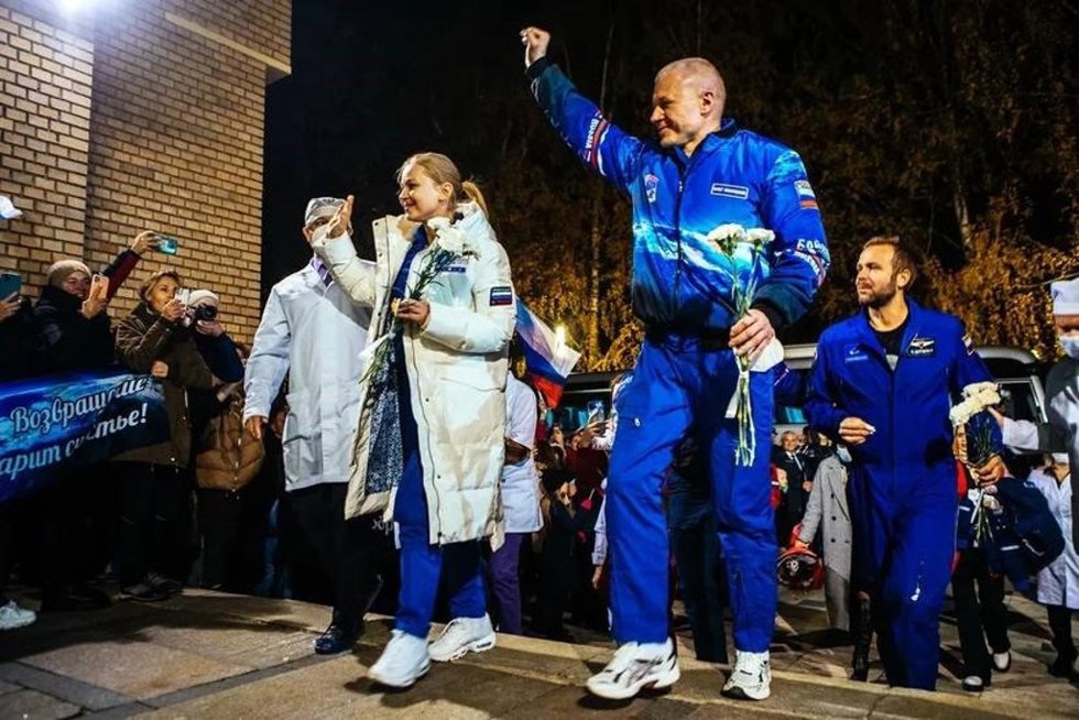 Integrantes del primer equipo de rodaje en el espacio