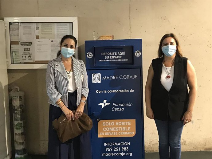 Responsables de la Fundación Cepsa y Madre Coraje en Huelva.