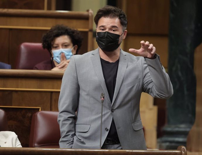 El portavoz de ERC en el Congreso, Gabriel Rufián, interviene en una sesión de control al Gobierno en el Congreso de los Diputados, a 13 de octubre de 2021, en Madrid, (España). Durante la sesión, el Ejecutivo central tiene previsto presentar el proyect