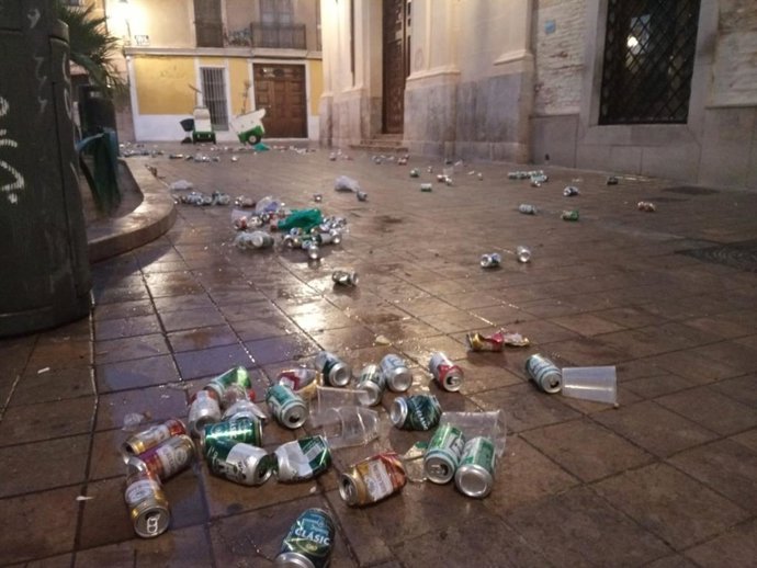 Restos de un botellón en Valncia