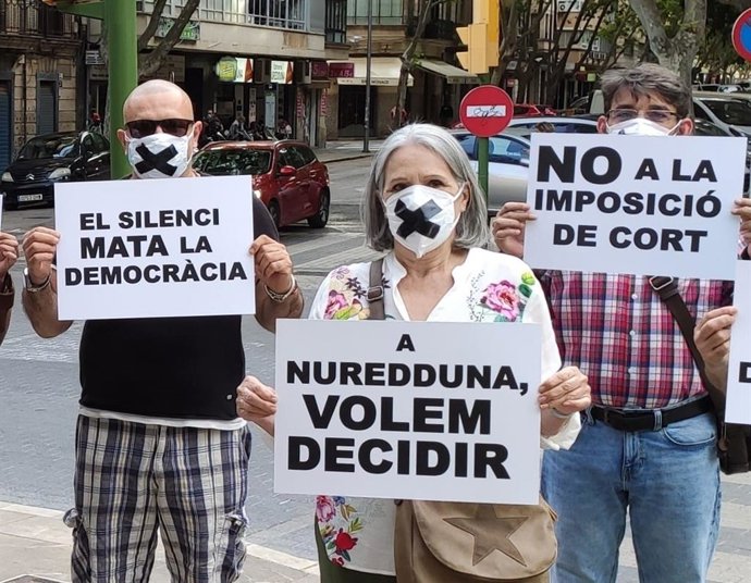 Archivo - Protesta en Plaza Columnas de la campaña Pere Garau, molt més que Nuredduna