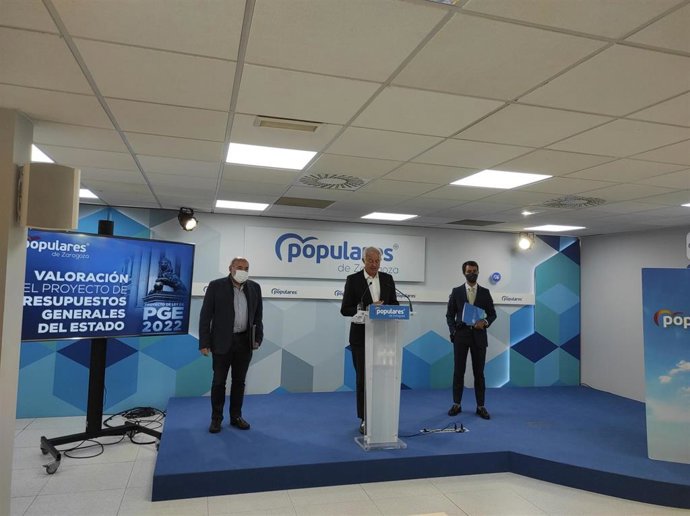 Los diputados del PP, Eloy Suárez y Pedro Navarro, y el senador, José Manuel Aranda.