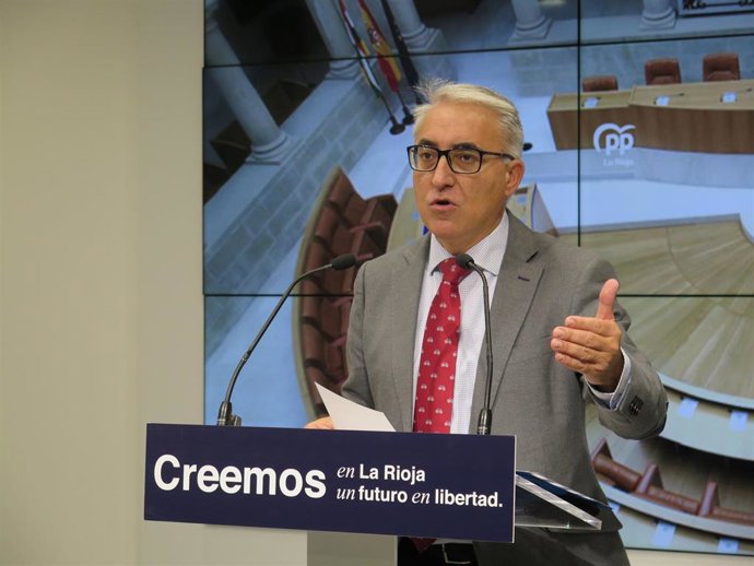 El portavoz del PP, Jesús Ángel Garrido, en comparecencia de prensa